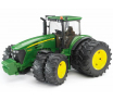 Traktor John Deere 7930 s dvojmontáží BRUDER 03052 Traktor John Deere 7930 s dvojmontáží BRUDER 03052